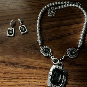 Premier Design Silver beaded necklace w/black pendants w/matching earrings